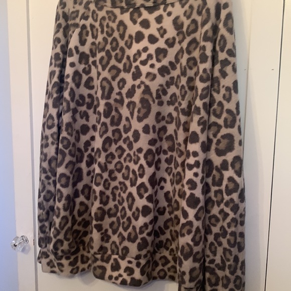 Leopard print oversized brushed fleece shirt - Picture 4 of 4